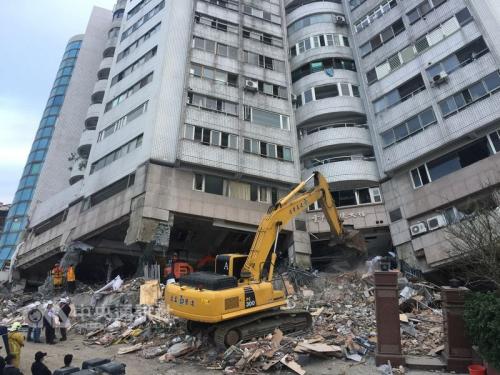 花莲地震致云门翠堤大楼倒塌