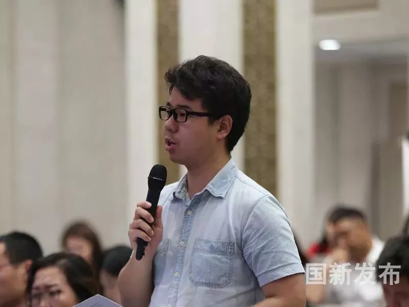 新华社记者