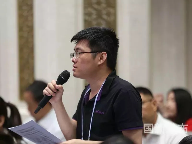 中新社记者