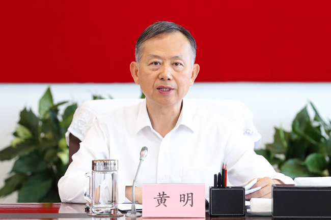 黄明