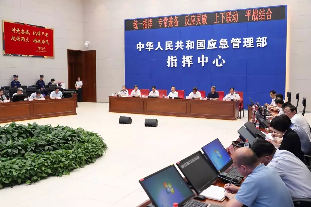 黄明：抓紧做好抢大险准备