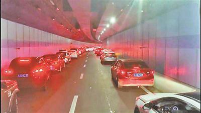 消防车出警被堵