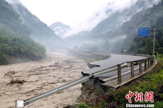 雅安暴雨