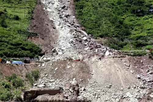 成昆铁路山体崩塌