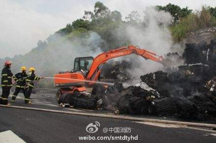 沈海高速台州发生货车起火事故