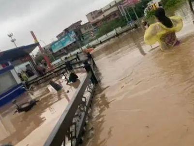 广州暴雨引泥石流 已造成2人遇难